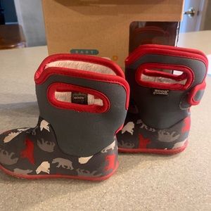 BOGS baby polar bear boots. Look new!